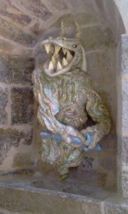 gare aux gargouilles